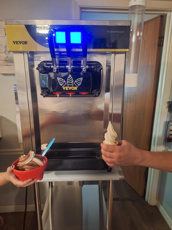 Soft Serve Ice Cream Machine Soft Serve Ice Cream Machine